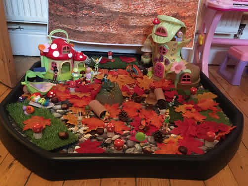 Different Ways to Use a Tuff Tray: Small World Play