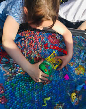 Different Ways to Use a Tuff Tray: Small World Play