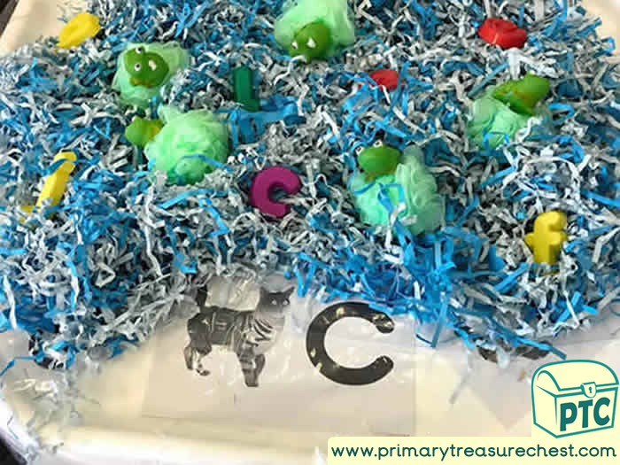 Animals Frogs Phonics Letters Role Play Sensory Play - Spot Tray - Tuff Tray Ideas Early Years / Nursery / Primary 