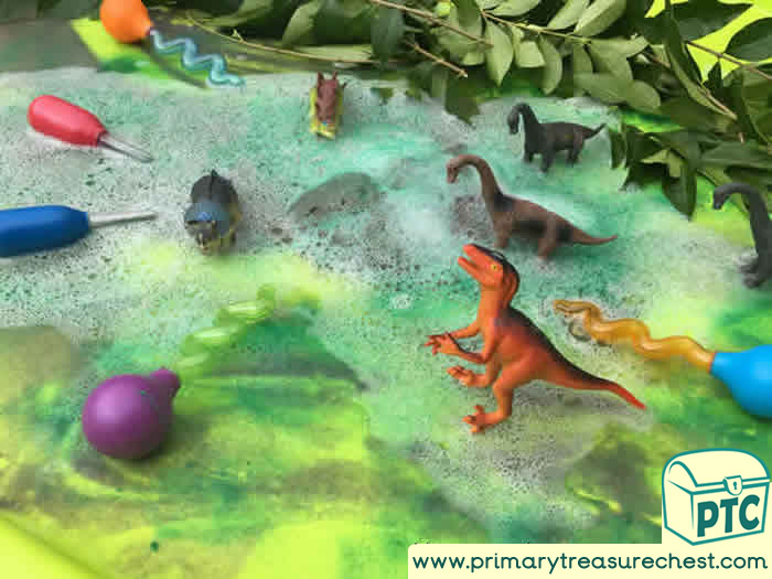 Dinosaur Tuff Tray Small World Scene