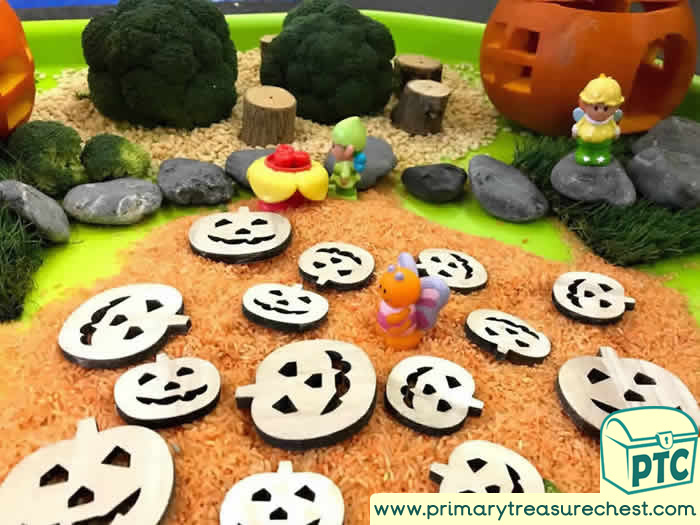 Halloween Small World pumpkin patch Role Play Sensory Play - Tuff Tray Ideas Early Years / Nursery / Primary 