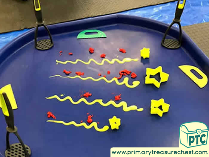 Space Shooting Stars Creative Tray - Role Play Sensory Play - Tuff Tray Ideas Early Years / Nursery / Primary