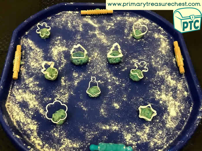 Winter Wonderland themed Sensory Play dough - Role Play Sensory Play - Tuff Tray Ideas Early Years / Nursery / Primary